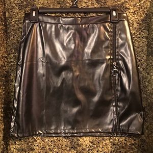 🖤NIP Pleather & Lace Zipper Mini Skirt🖤